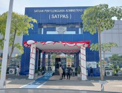 Kenang Jasa Para Pahlawan Nasional, Petugas Pelayanan Satpas SIM Colombo Berbaju Veteran