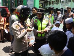 Polwan Polres Pelabuhan Tanjung Perak Gelar Patroli Harkamtibmas dan Jum’at Berkah Rayakan HUT ke-77