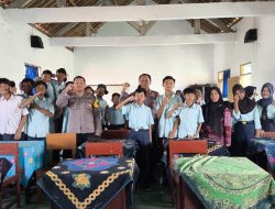 Kapolsek Plosoklaten beri penyuluhan di Pelajar