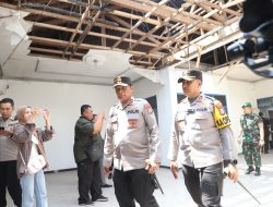 Kapolda Jatim Tinjau Titik Kerusakan di Kediri Raya, Himbau Masyarakat Turut Jaga Kamtibmas