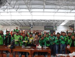 Kapolres Bojonegoro Beri Bantuan Komunitas Ojol Ajak Jaga Kamtibmas