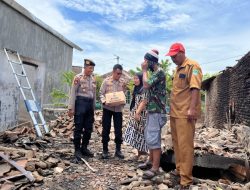 Polres Pasuruan Salurkan Bantuan untuk Korban Kebakaran di Rembang