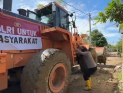 Kapolri Bantu Alat Berat untuk Percepat Pemulihan Jalan, Fasilitas Umum dan Rumah Warga Pasca banjir di Kab. Pidie