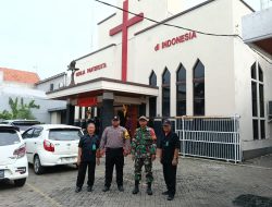 Berikan Rasa Aman, Polres Pelabuhan Tanjung Perak Gelar Pengamanan Kebaktian Umat Kristiani