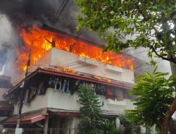 Rusun Sumbo Blok H Kecamatan Simokerto Dilalap Si Jago Merah 