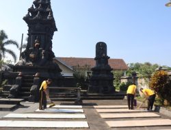 Polres Malang Gelar Bakti Religi Bersihkan Tempat Ibadah Sambut Hari Bhayangkara ke-80